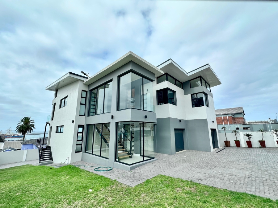 To Let 4 Bedroom Property for Rent in Humerail Eastern Cape